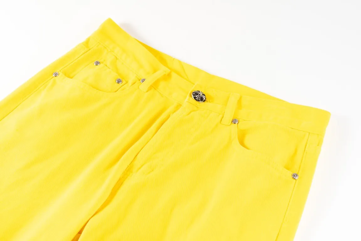P270 New Chrome Hearts｜Cro Heart Fan Chengcheng’s same style of New York-limited large leather label dopamine yellow jeans. Charming dopamine personality jeans, indispensable for fashionistas. The same style for celebrities. A model touted by many bloggers. This new pair of pants is perfect in terms of shape and upper body. It is no exaggeration to say that making a pair of jeans is equivalent to the time of making 20 short-sleeved jeans. The fabric is made of high-quality imported denim. It has a unique high-end texture. I am very satisfied with it after washing and proofing several times. Style No.: 1613# Color: Yellow Size: 28 30 32 34